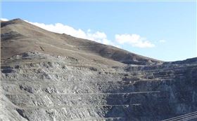 摄图网_501054957_大美新疆三号矿坑曾为国家作出巨大贡献（非企业商用）